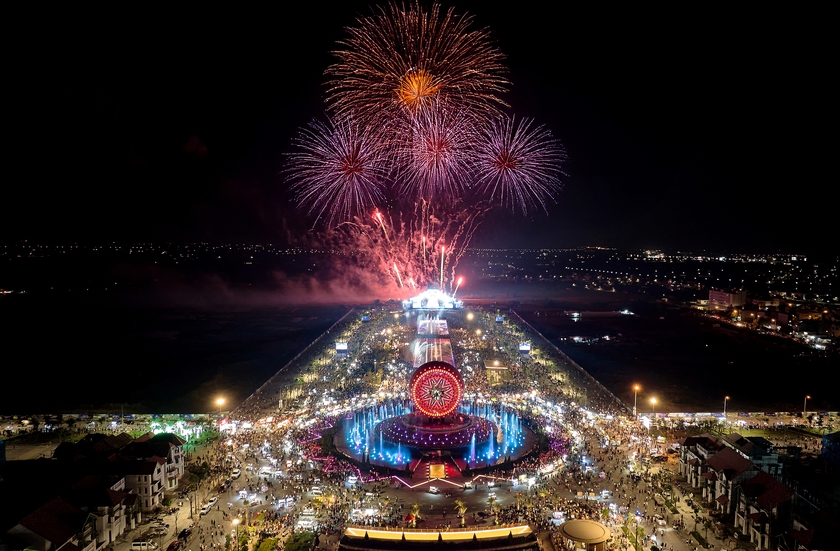 Pháo hoa, lễ hội và show diễn đã truyền cảm hứng du lịch Việt Nam như thế nào- Ảnh 4. Pháo hoa, lễ hội và show diễn đã truyền cảm hứng du lịch Việt Nam như thế nào- Ảnh 4.
