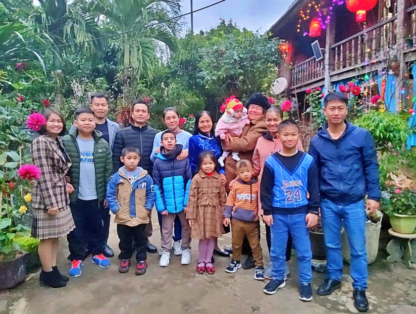 Từ bữa cơm độn sắn ở Mường Khến đến gia đình thạc sĩ, tiến sĩ - Ảnh 3.