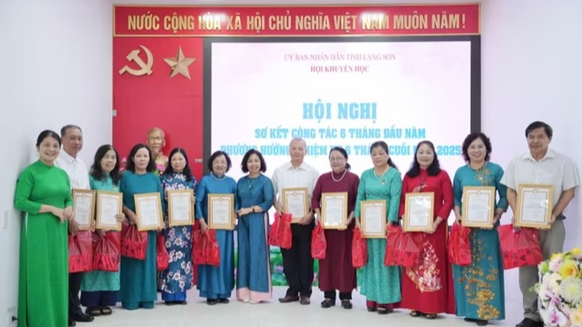 Lạng Sơn: Trao bảng vàng khuyến học cho 34 cá nhân - Ảnh 2.