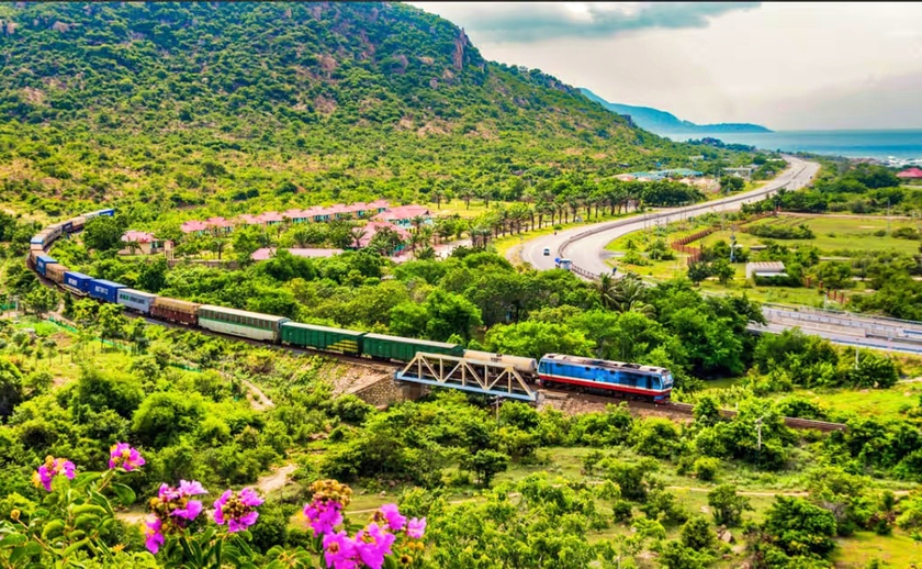 Lonely Planet vinh danh đường sắt Thống nhất dẫn đầu 24 hành trình tàu hoả tuyệt nhất thế giới năm 2025 - Ảnh 1.