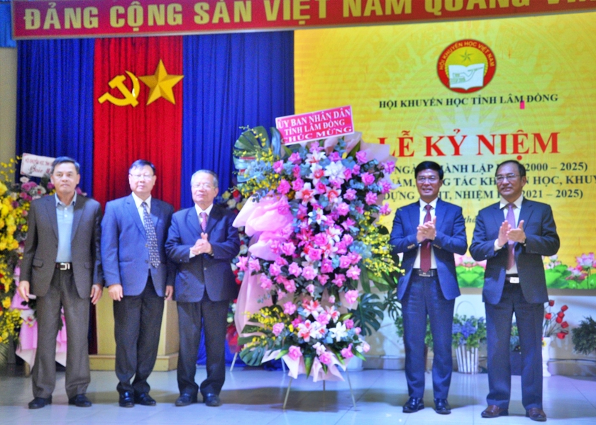 Tổng kết 5 năm công tác khuyến học, khuyến tài và kỷ niệm 25 năm ngày thành lập Hội Khuyến học tỉnh Lâm Đồng - Ảnh 6.