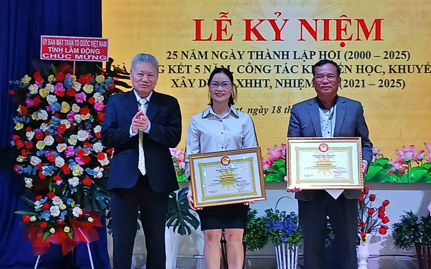 Tổng kết 5 năm công tác khuyến học, khuyến tài và kỷ niệm 25 năm ngày thành lập Hội Khuyến học tỉnh Lâm Đồng - Ảnh 3.