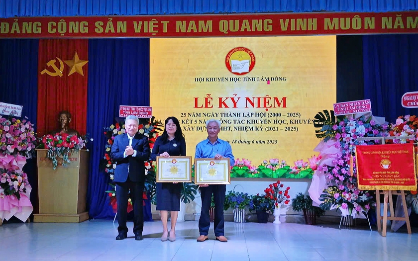Tổng kết 5 năm công tác khuyến học, khuyến tài và kỷ niệm 25 năm ngày thành lập Hội Khuyến học tỉnh Lâm Đồng - Ảnh 2.