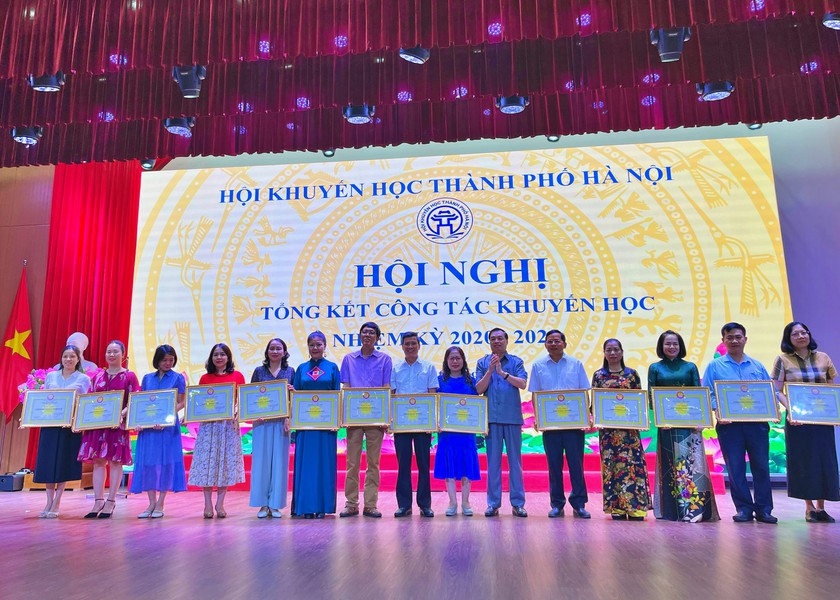 Hội Khuyến học Hà Nội tổng kết hoạt động nhiệm kỳ, huy động mọi nguồn lực cho khuyến học thời kỳ mới - Ảnh 4.