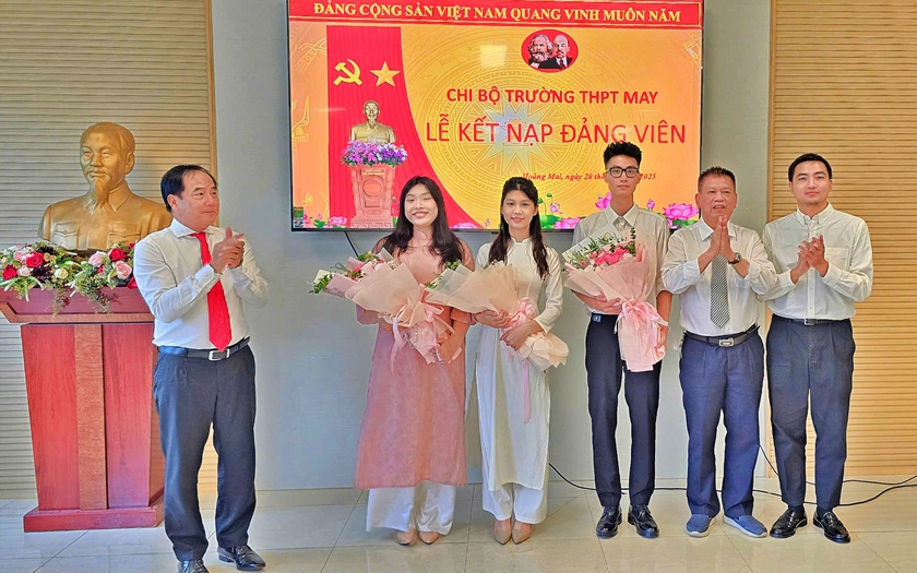 Trường Trung học phổ thông MAY kết nạp đảng viên mới - Ảnh 1.