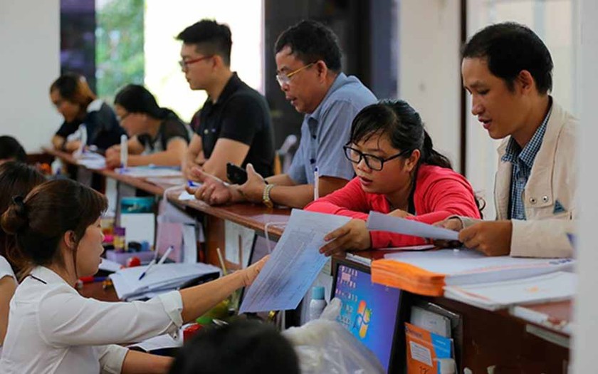 Người lao động đến cơ quan bảo hiểm để làm thủ tục bảo lưu BHXH. Ảnh minh hoạ: IT Người lao động đến cơ quan bảo hiểm để làm thủ tục bảo lưu BHXH. Ảnh minh hoạ: IT