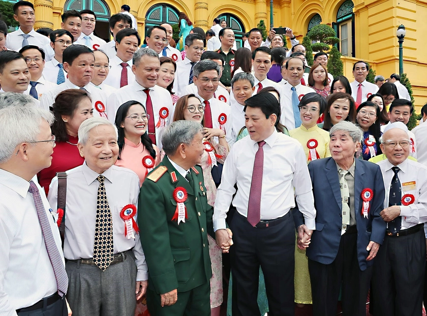 Chủ tịch nước Lương Cường gặp mặt các nhà báo tiêu biểu toàn quốc - Ảnh 1.
