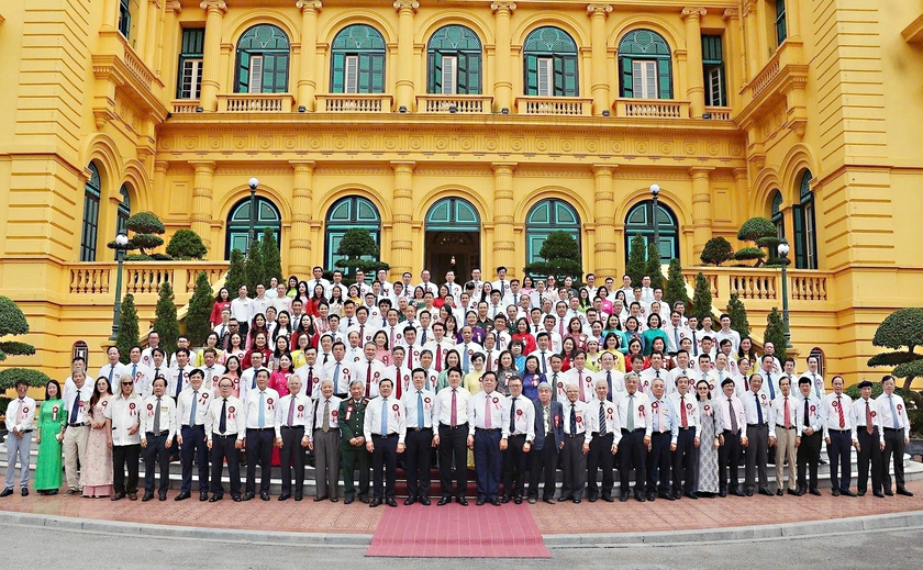 Chủ tịch nước Lương Cường gặp mặt các nhà báo tiêu biểu toàn quốc - Ảnh 3.