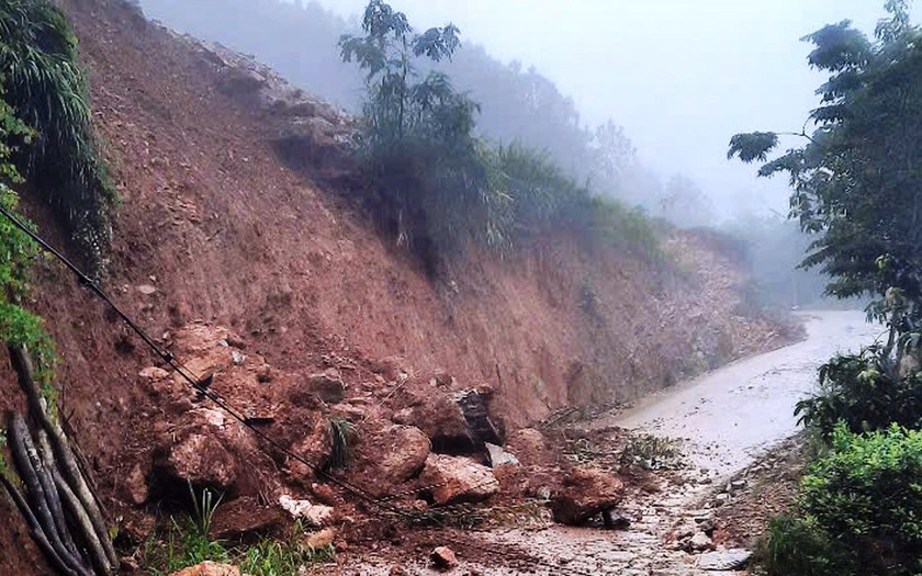 Lào Cai: Sạt lở gây tắc đường vào “thủ phủ” quế của người Dao ở xã Nậm Đét (Bắc Hà) - Ảnh 2.