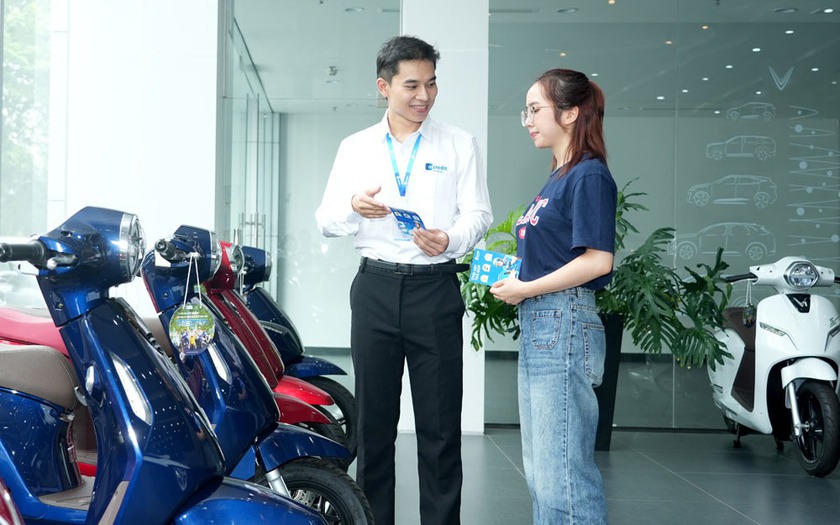 VinFast hiện áp dụng nhiều chính sách nhằm khuyến khích người dân chuyển đổi từ xe máy xăng sang xe máy điện. Ảnh minh hoạ: IT VinFast hiện áp dụng nhiều chính sách nhằm khuyến khích người dân chuyển đổi từ xe máy xăng sang xe máy điện. Ảnh minh hoạ: IT