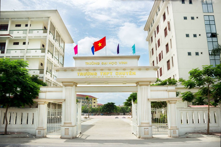 Điểm chuẩn vào lớp 10 Trường Trung học phổ thông chuyên Đại học Vinh - Ảnh 1.