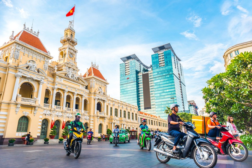 Thành phố Hồ Chí Minh công khai đường dây nóng hỗ trợ thủ tục hành chính khi triển khai chính quyền 2 cấp - Ảnh 1.