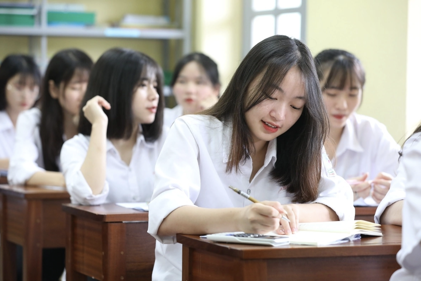 Hơn 1,1 triệu thí sinh làm thủ tục dự thi tốt nghiệp trung học phổ thông 2025 - Ảnh 1.