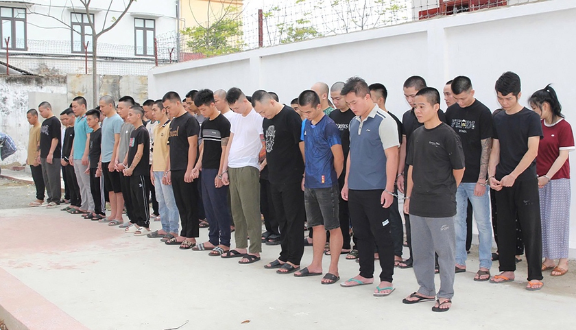 Công an Nghệ An bắt giữ gần 100 đối tượng lừa đảo xuyên quốc gia, chiếm đoạt hơn 2.000 tỷ đồng - Ảnh 1.