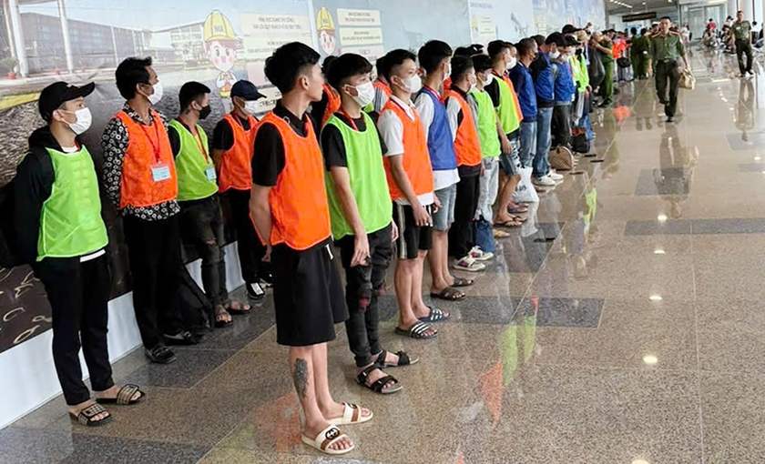 Công an Nghệ An bắt giữ gần 100 đối tượng lừa đảo xuyên quốc gia, chiếm đoạt hơn 2.000 tỷ đồng - Ảnh 2.