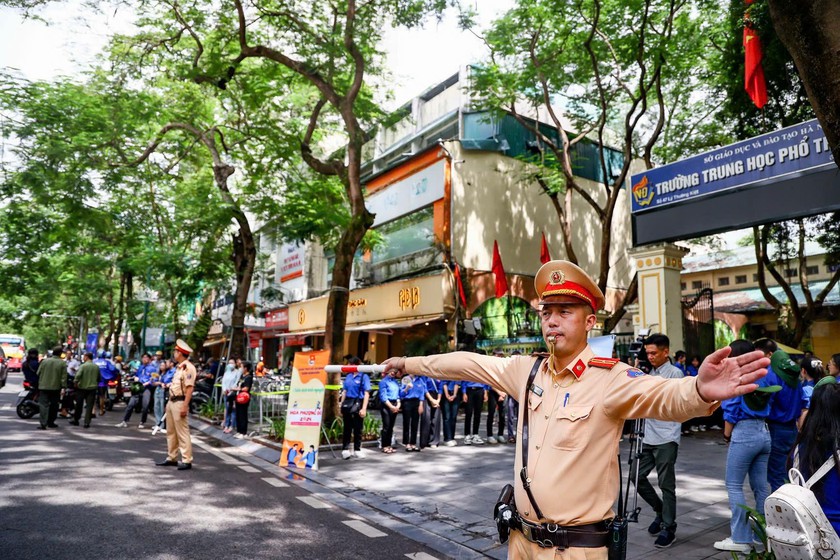 Thí sinh và người thân được tạo điều kiện thuận lợi trong suốt thời gian diễn ra kỳ thi - Ảnh 2.