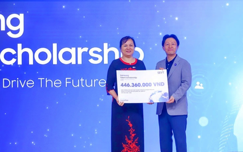 Chủ tịch Hội Khuyến học Việt Nam Nguyễn Thị Doan dự lễ trao học bổng Samsung Thái Nguyêncho 122 học sinh giỏi quốc gia - Ảnh 2.