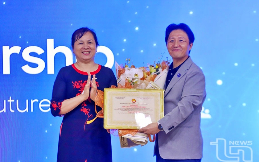 Chủ tịch Hội Khuyến học Việt Nam Nguyễn Thị Doan dự lễ trao học bổng Samsung Thái Nguyêncho 122 học sinh giỏi quốc gia - Ảnh 3.