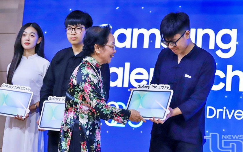 Chủ tịch Hội Khuyến học Việt Nam Nguyễn Thị Doan dự lễ trao học bổng Samsung Thái Nguyêncho 122 học sinh giỏi quốc gia - Ảnh 5.
