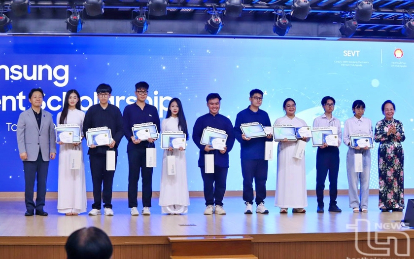 Chủ tịch Hội Khuyến học Việt Nam Nguyễn Thị Doan dự lễ trao học bổng Samsung Thái Nguyêncho 122 học sinh giỏi quốc gia - Ảnh 6.