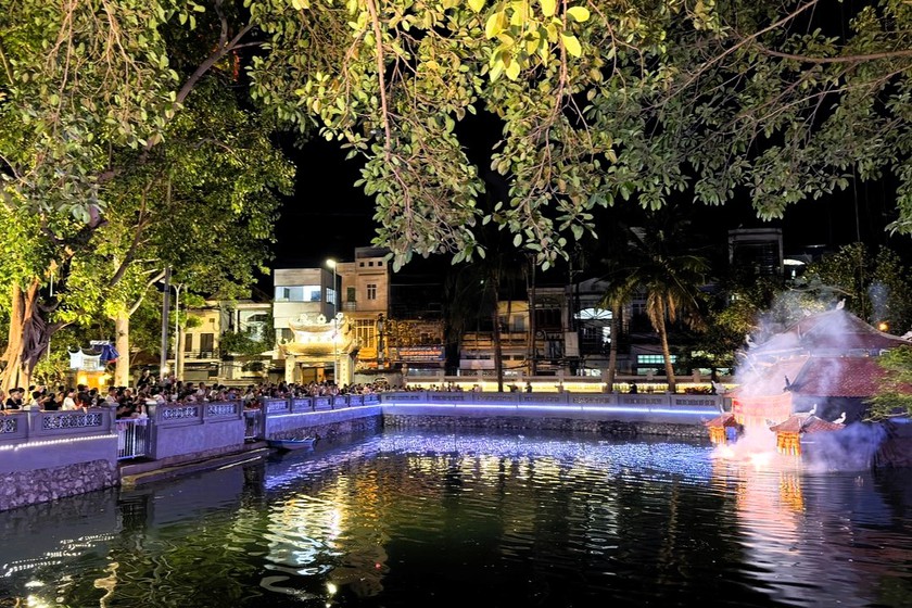 Hải Phòng: Du khách ấn trượng với tour đêm đầu tiên mang tên "Dấu thiêng Hàng Kênh" - Ảnh 2.