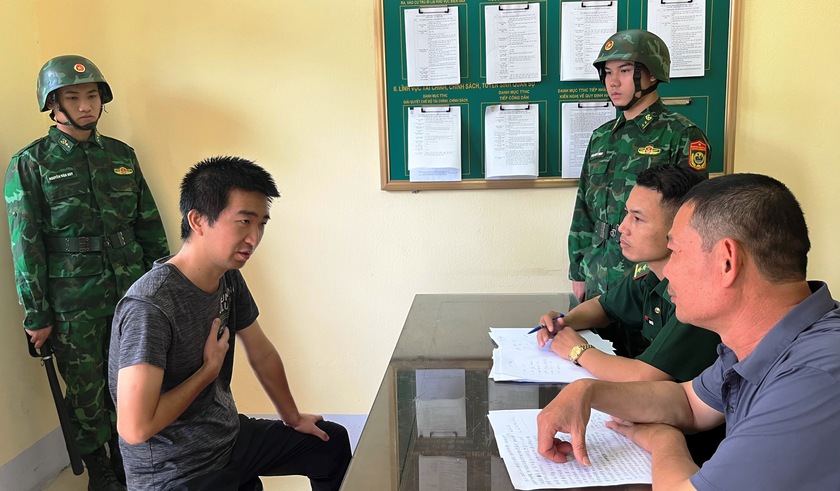 Lào Cai: Bắt đối tượng người Trung Quốc vận chuyển hơn 18.000 nhân dân tệ giả vào nội địa - Ảnh 2.