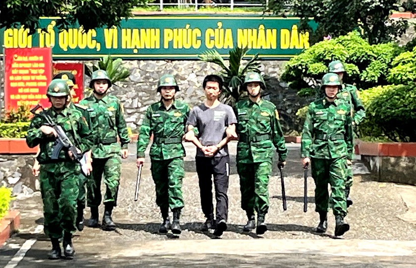 Lào Cai: Bắt đối tượng người Trung Quốc vận chuyển hơn 18.000 nhân dân tệ giả vào nội địa - Ảnh 1.