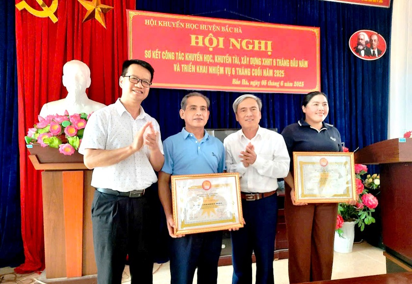 Hội Khuyến học Bắc Hà vận động xây dựng quĩ Hội đạt khá - Ảnh 1.