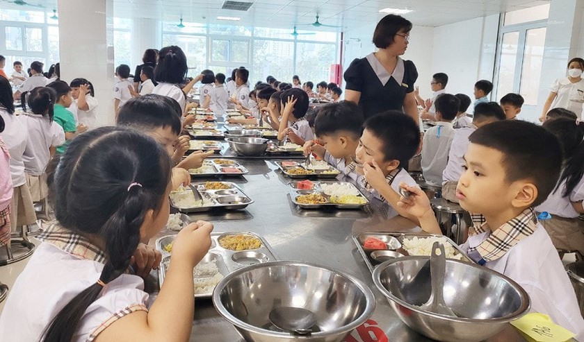 Hà Nội: Dự kiến chi hơn 3.000 tỉ đồng hỗ trợ bữa ăn bán trú cho học sinh tiểu học - Ảnh 1.