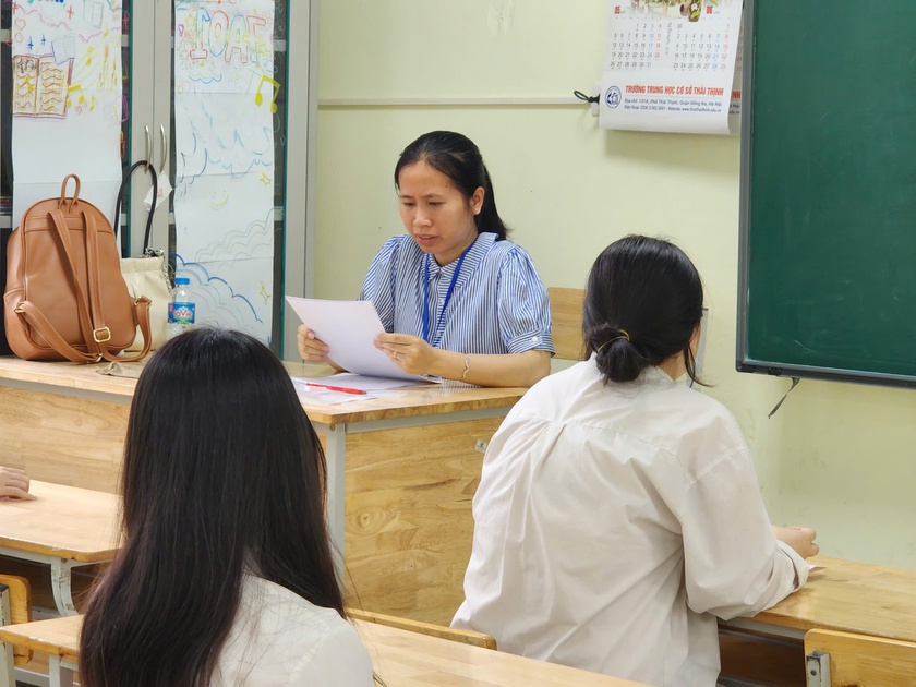 Thí sinh tự tin bước vào kỳ thi tuyển sinh lớp 10 tại Hà Nội - Ảnh 3.