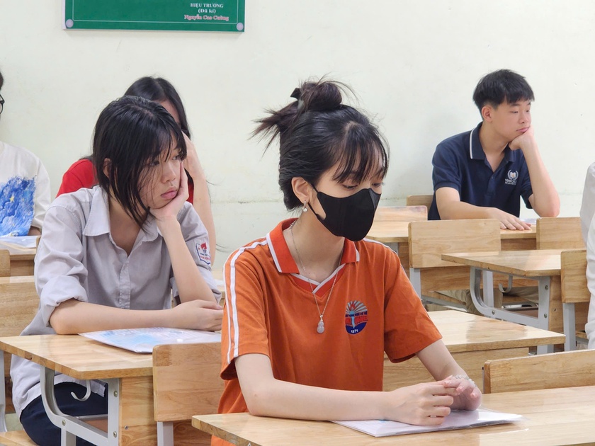 Thí sinh tự tin bước vào kỳ thi tuyển sinh lớp 10 tại Hà Nội - Ảnh 9.