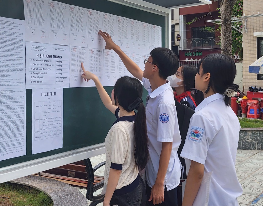 Thí sinh tự tin bước vào kỳ thi tuyển sinh lớp 10 tại Hà Nội - Ảnh 2.