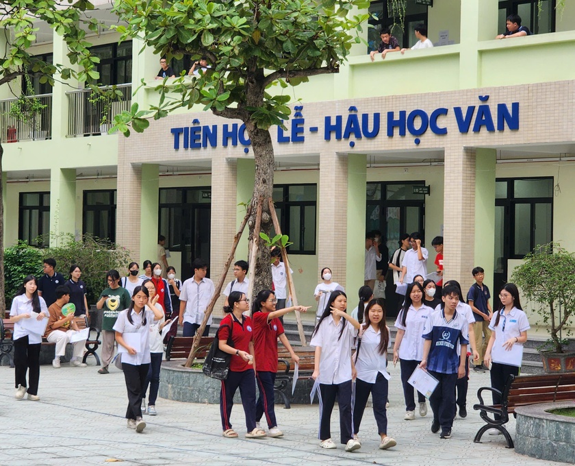 Thí sinh tự tin bước vào kỳ thi tuyển sinh lớp 10 tại Hà Nội - Ảnh 1.