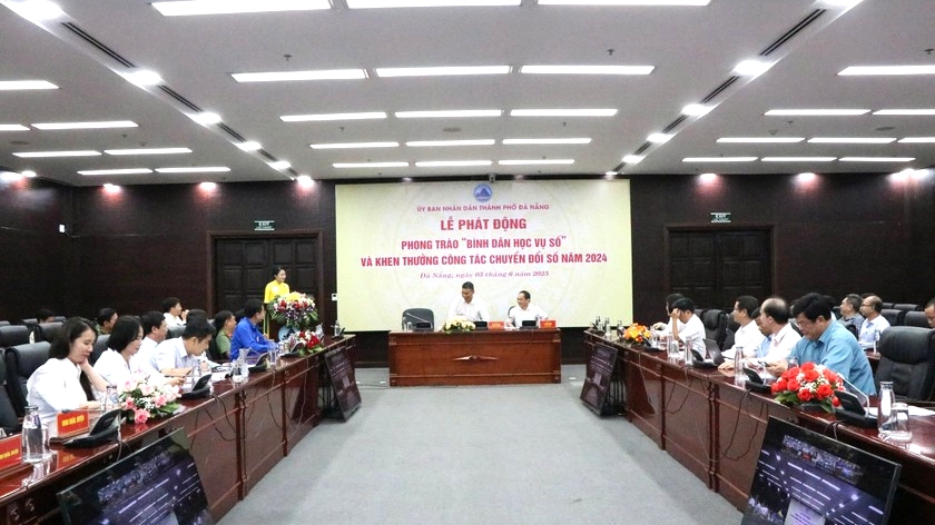 Đà Nẵng: “Bình dân học vụ số” - cơ hội để mọi người tiếp cận công nghệ, sử dụng dịch vụ số - Ảnh 1.