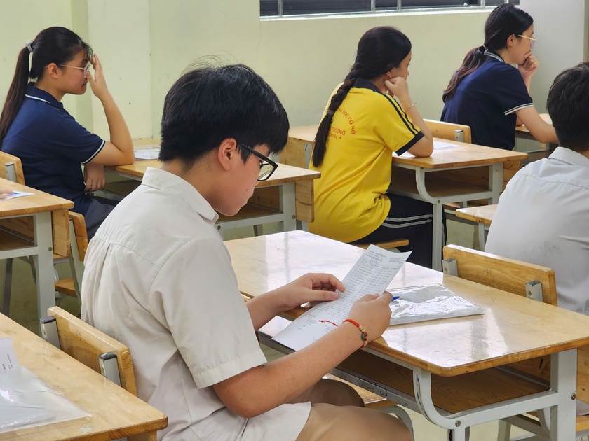 Thí sinh tự tin bước vào kỳ thi tuyển sinh lớp 10 tại Hà Nội - Ảnh 8.