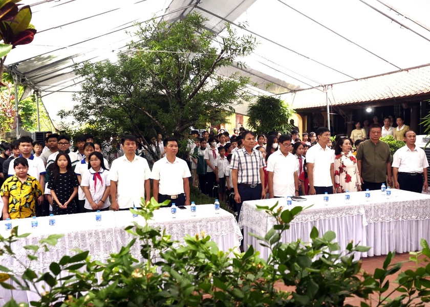 Quỹ Khuyến học, khuyến tài Tô Hiệu trao 200 suất học bổng cho học sinh nghèo vượt khó - Ảnh 1.