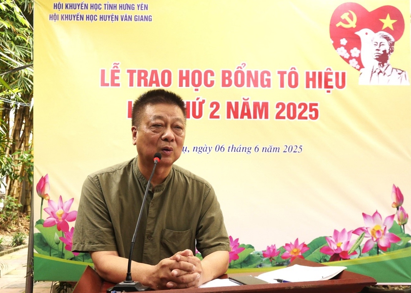 Quỹ Khuyến học, khuyến tài Tô Hiệu trao 200 suất học bổng cho học sinh nghèo vượt khó - Ảnh 3.