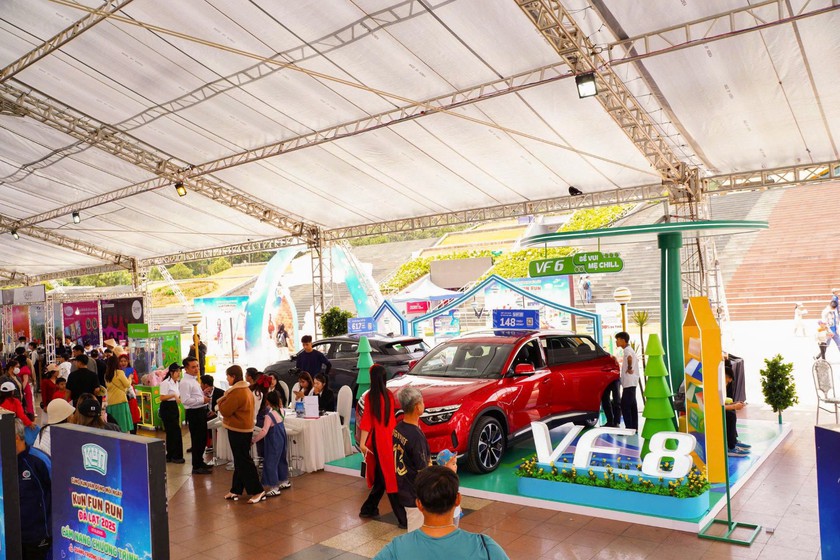 Cơ hội cực “đỉnh” sở hữu xe điện VF 6 chỉ từ 617 triệu đồng- Ảnh 4. Cơ hội cực “đỉnh” sở hữu xe điện VF 6 chỉ từ 617 triệu đồng- Ảnh 4.
