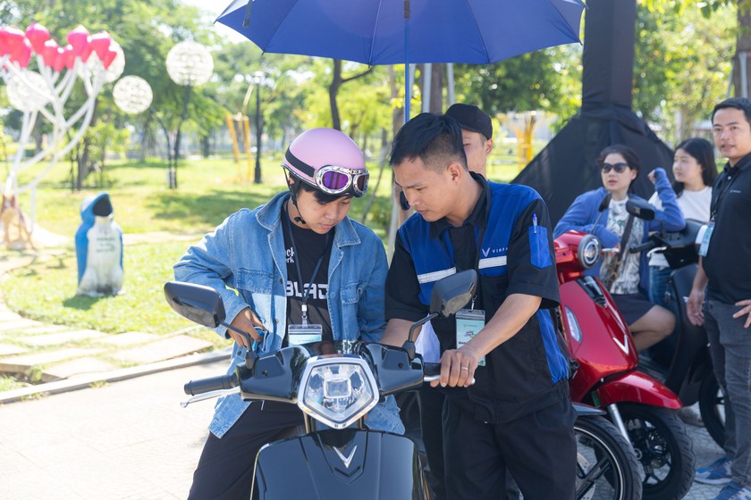 Xe máy VinFast chinh phục người dùng thành phố biển: Nhỏ gọn, tiết kiệm, lái sướng- Ảnh 3. Xe máy VinFast chinh phục người dùng thành phố biển: Nhỏ gọn, tiết kiệm, lái sướng- Ảnh 3.