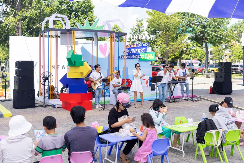 Xe máy VinFast chinh phục người dùng thành phố biển: Nhỏ gọn, tiết kiệm, lái sướng- Ảnh 5. Xe máy VinFast chinh phục người dùng thành phố biển: Nhỏ gọn, tiết kiệm, lái sướng- Ảnh 5.