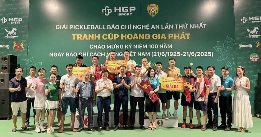 Pickleball báo chí Nghệ An vừa tranh tài, lan tỏa yêu thương - Ảnh 4.