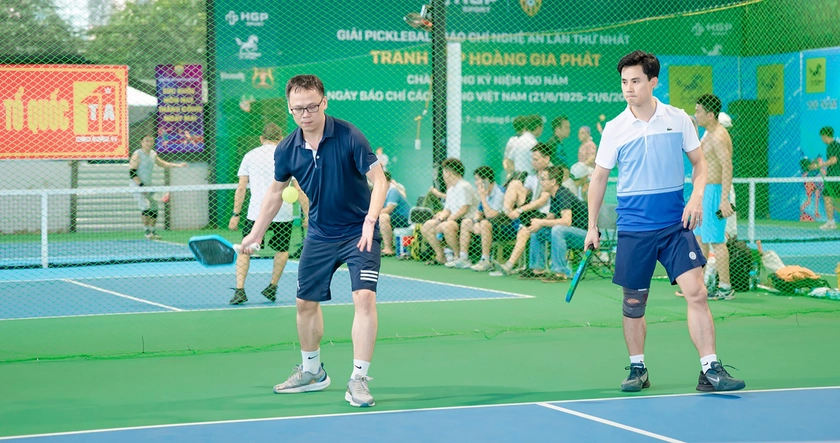 Pickleball báo chí Nghệ An vừa tranh tài, lan tỏa yêu thương - Ảnh 3.
