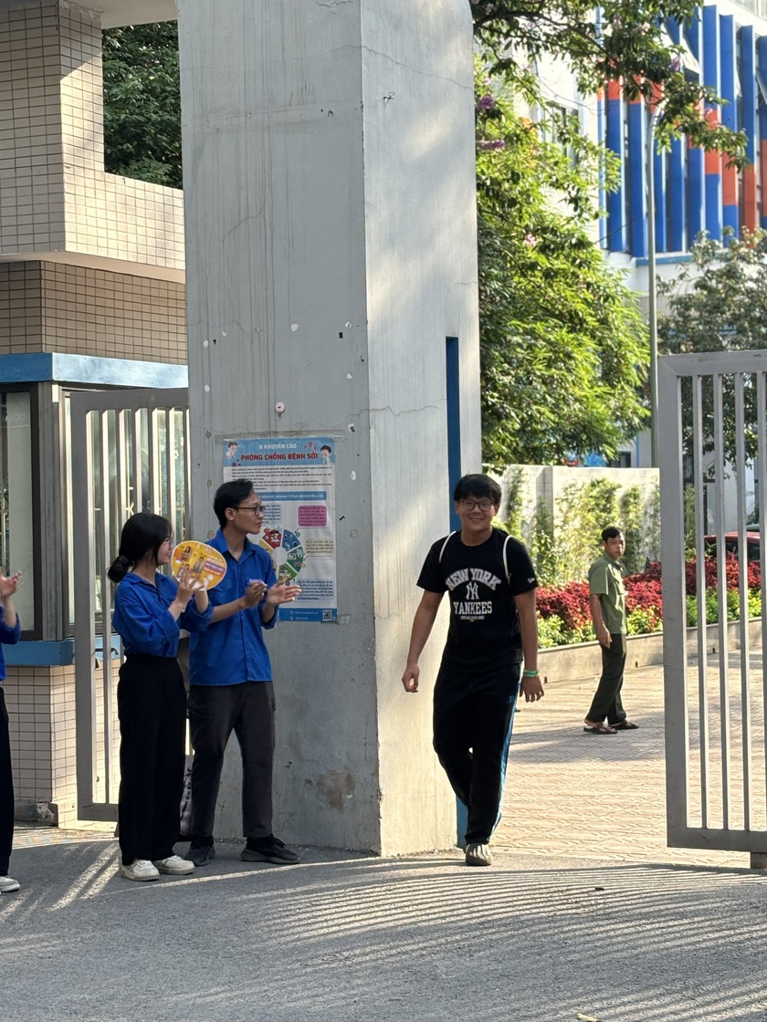 Ngày thi cuối: Gương mặt thí sinh, gương chiếu hy vọng- Ảnh 5. Ngày thi cuối: Gương mặt thí sinh, gương chiếu hy vọng- Ảnh 5.