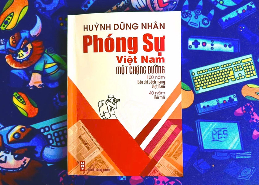 Niềm vui của người in sách chính là lúc nắn nót ký tên gửi sách đi - Ảnh 1.