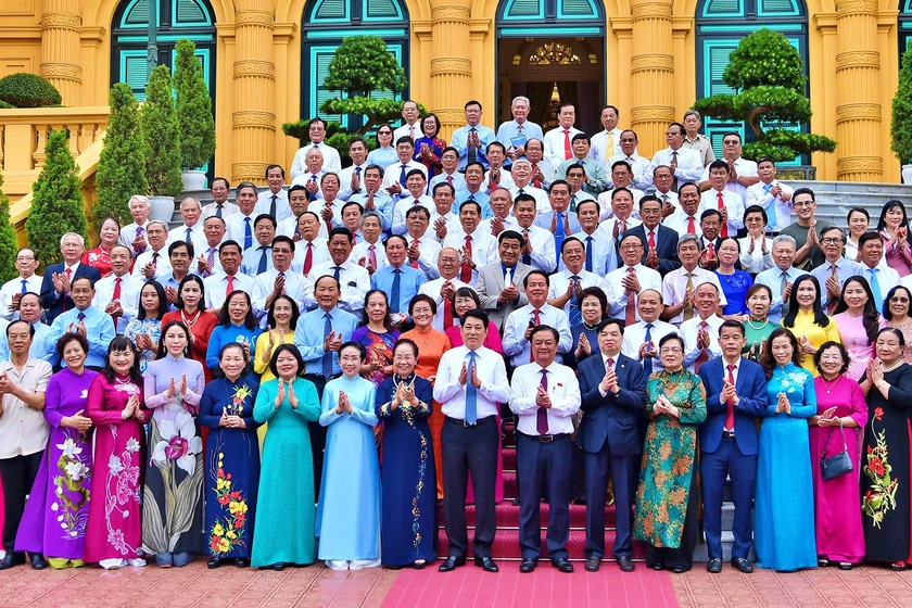 Chủ tịch nước Lương Cường gặp mặt đại biểu khuyến học tiêu biểu toàn quốc - Ảnh 2.