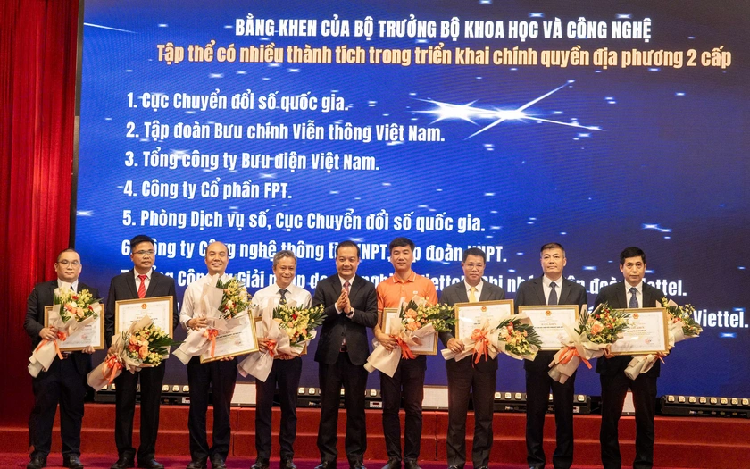 FPT và các đơn vị vinh dự nhận bằng khen của Bộ trưởng Bộ Khoa học & Công nghệ. Ảnh: FPT FPT và các đơn vị vinh dự nhận bằng khen của Bộ trưởng Bộ Khoa học & Công nghệ. Ảnh: FPT
