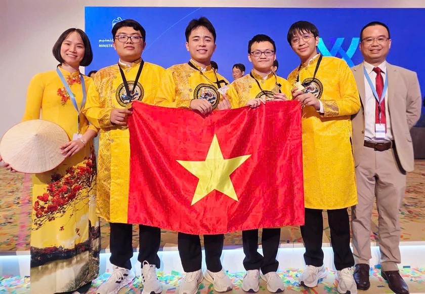 4/4 học sinh Việt Nam giành Huy chương Vàng Olympic Hóa học Quốc tế lần thứ 57 - Ảnh 1.