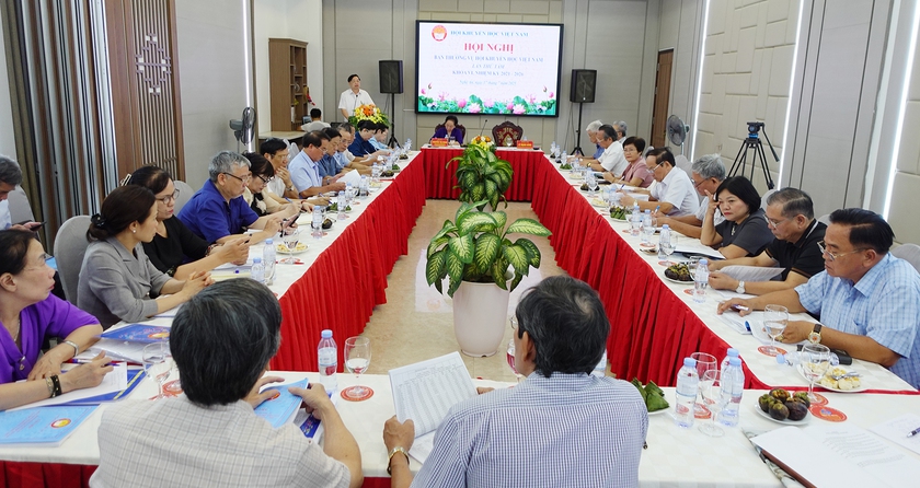 Thường vụ Hội Khuyến học Việt Nam tổ chức Hội nghị lần thứ tám, chủ động ổn định tổ chức đáp ứng tình hình mới  - Ảnh 1.