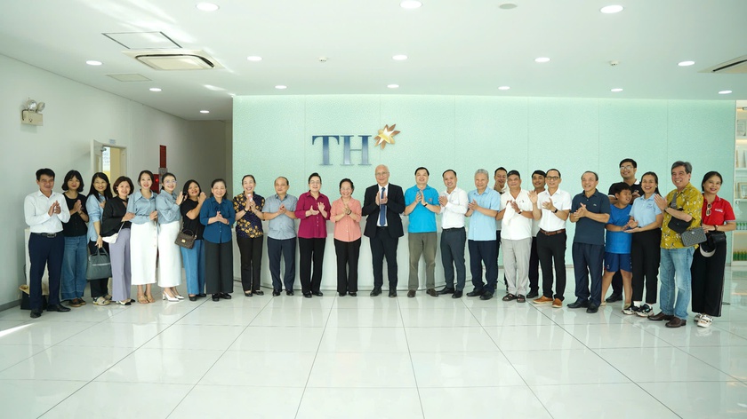 Đoàn công tác Hội Khuyến học Việt Nam thăm và làm việc tại Tập đoàn TH Việt Nam - Ảnh 1.