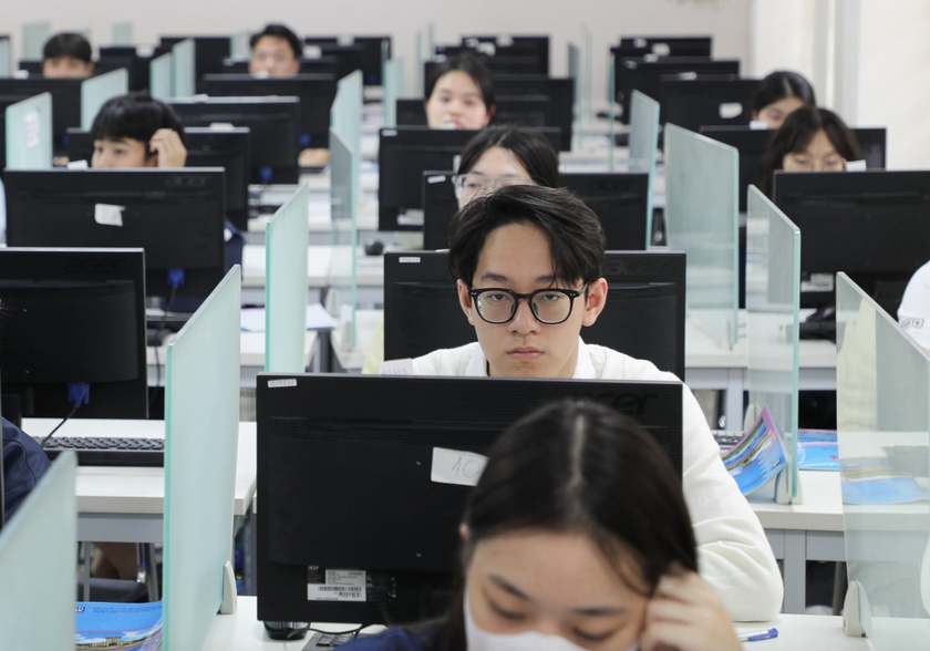 Đại học Quốc gia Hà Nội công bố mức quy đổi điểm thi đánh giá năng lực 2025 - Ảnh 1.